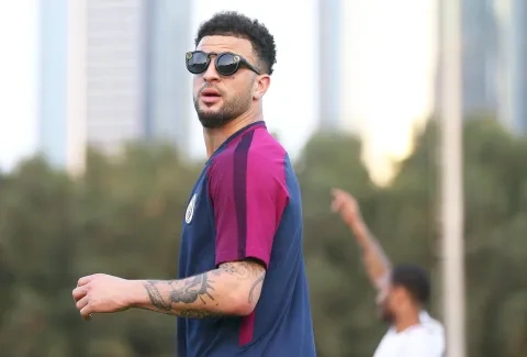 كارل ووكر لا يأبه بالعزل ويقيم حفلة