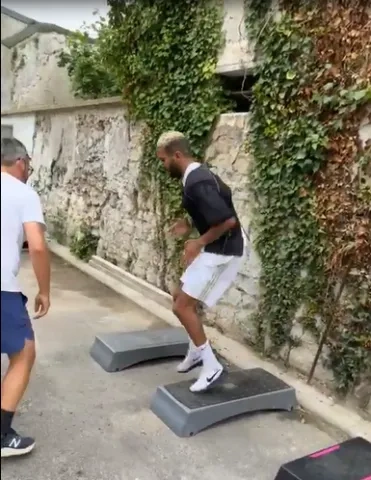 رياض محرز يتدرب مع المعد البدني فابيان ريشارد 