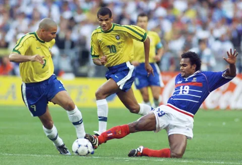 رونالدو نازاريو دي ليما نجم منتخب البرازيل سابقا