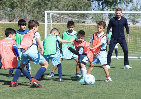 بيكهام الأندية المجتمعية توفر الفرص لتنمية قدرات الشباب وتغيير حياتهم نحو الأفضل