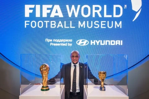 روبرتو كارلوس يتوسط نسختي كأس العالم