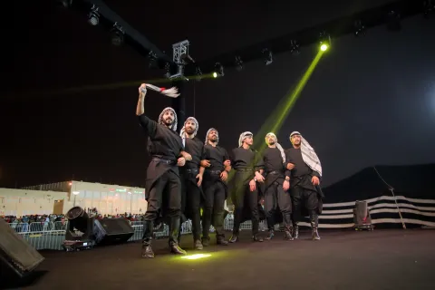 عروض من فرق فنية