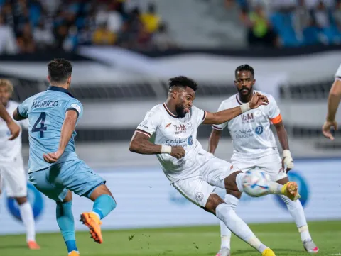 الغابوني آرون بوبيندزا وين وين winwin 