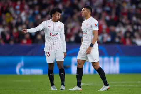 ثنائي دفاع إشبيلية السابق خوليس كوندي ودييغو كارلوس