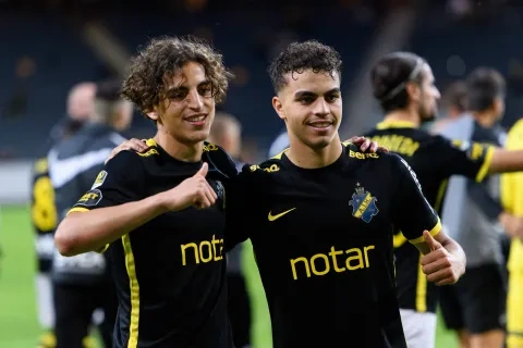 طه وياسين العياري لاعبا آيك سولنا السويدي