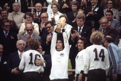 الألماني غيرد مولر ألمانيا هولندا كأس العالم مونديال 1974 ون ون winwin