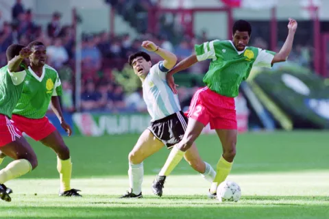 أرشيفية - الكاميرون قدمت نسخة تاريخية في مونديال 1990 (Getty)