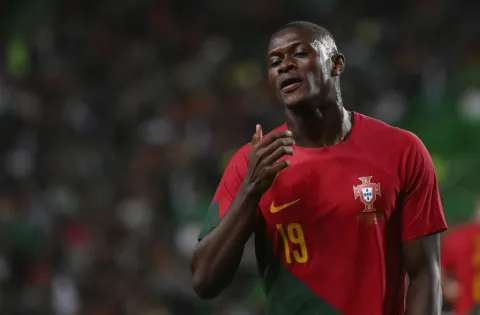 البرتغالي نونو منديز لاعب باريس سان حيرمان الفرنسي (Getty) ون ون winwin