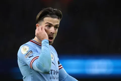 جاك غريليش بقميص مانشستر سيتي