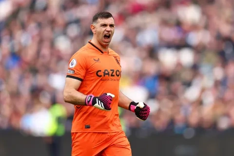 الأرجنتيني إيميليانو مارتينيز حارس مرمى فريق أستون فيلا الإنجليزي غيتي ون ون winwin Getty