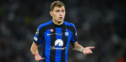 الدولي الإيطالي نيكولو باريلا صانع ألعاب فريق إنتر ميلان يرفض الانتقال إلى نيوكاسل يونايتد الإنجليززي ون ون winwin Nicolo Barella of FC Internazionale Milano غيتي Getty