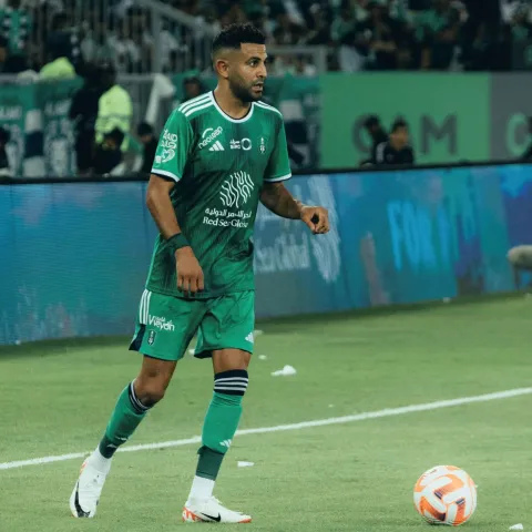 الجزائري رياض محرز نادي الأهلي السعودي ون ون winwin