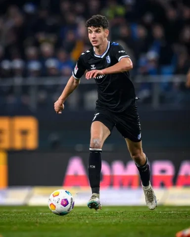 الليبي دانيال عبد الله الفاضلي نجم نادي ماغديبورغ الناشط في دوري الدرجة الثانية الألماني (winwin) ون ون winwin