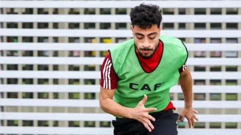 أكرم توفيق يغادر الأهلي المصري