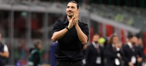 السويدي زلاتان إبراهيموفيتش نجم ميلان السابق ومستشاره الحالي