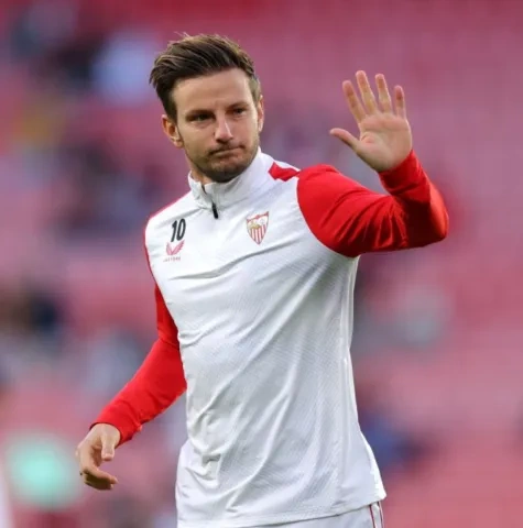 نادي الشباب إيفان راكيتيتش انتقالات الدوري السعودي روشن (Twitter/ DeadlineDayLive) ون ون winwin