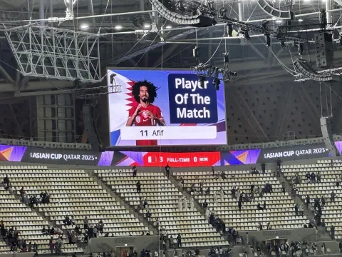 أكرم عفيف الأفضل - تقييم اللاعبين في مباراة قطر ولبنان (X: Aawsat)