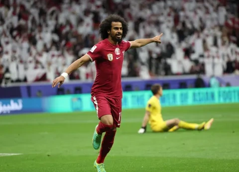 أكرم عفيف يحتفل بهدفه الرائع في مرمى طاجيكستان (winwin)