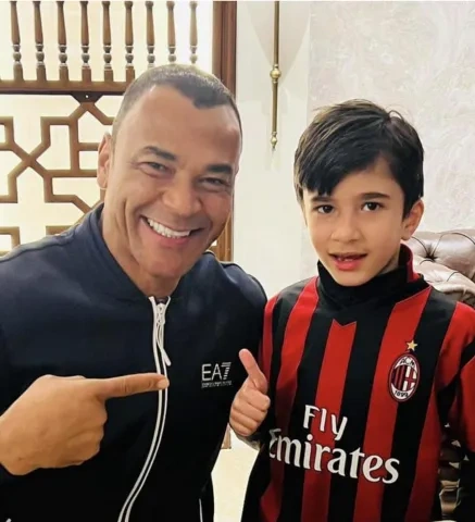 البرازيلي كافو حاضر في فريق أساطير ميلان ون ون winwin