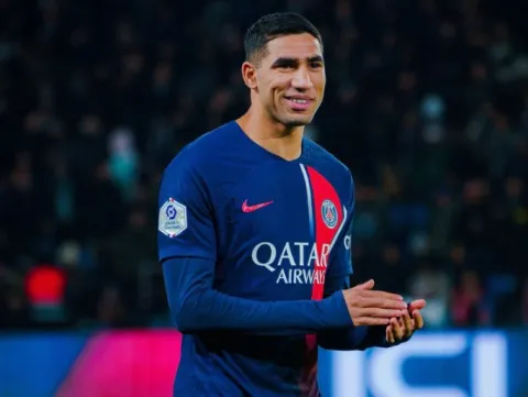 المغربي أشرف حكيمي مدافع باريس سان جيرمان الفرنسي (X/AchrafHakimi) ون ون winwin