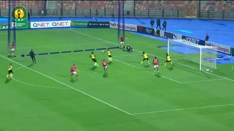 الأهلي وعلي معلول