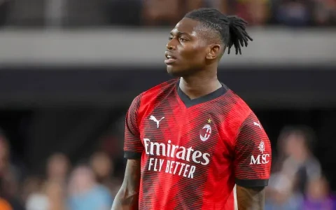 رافائيل لياو مهاجم ميلان الإيطالي (Getty)