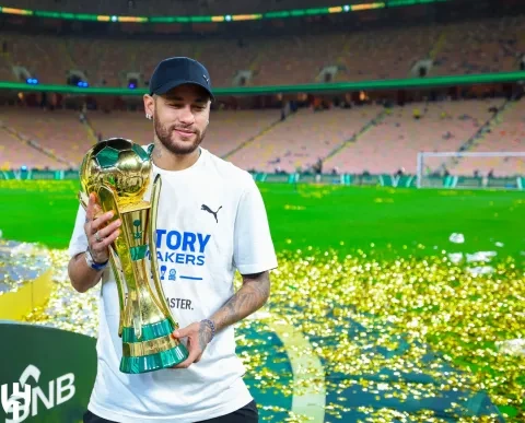 البرازيلي نيمار جونيور نجم نادي الهلال السعودي 