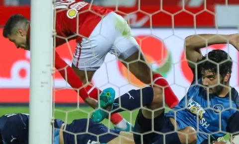 جانب من مباراة سابقة بين الأهلي وبيراميدز (تصوير محمد يحيى)