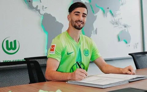 نجم منتخب الجزائر عمورة يلهب حماس فولفسبورغ