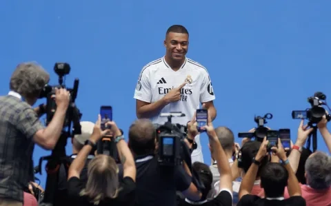 راتب مبابي مع ريال مدريد