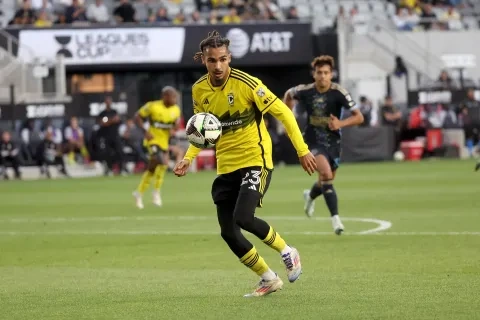 محترف الجزائر في الدوري الأمريكي محمد فارسي يشتكي البرد القارس