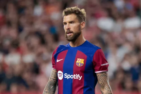 مدافع برشلونة إينيغو مارتينيز على أعتاب الانتقال رسميًا إلى النصر السعودي