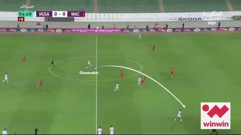 يمتاز اللاعب في الاختراق للعمق ولعب الكرات العكسية ببراعة