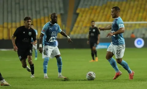 جانب من مباراة بيراميدز وزد في نهائي كأس مصر