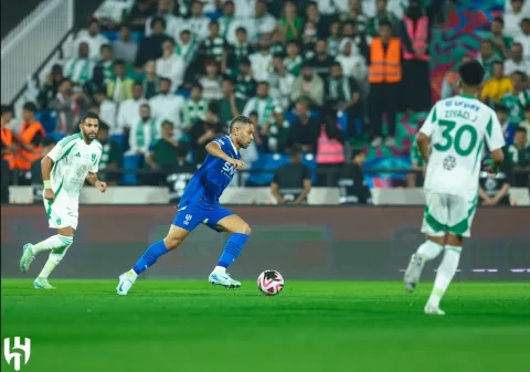 لقطة من مباراة الهلال والأهلي في نصف نهائي كأس السوبر السعودي