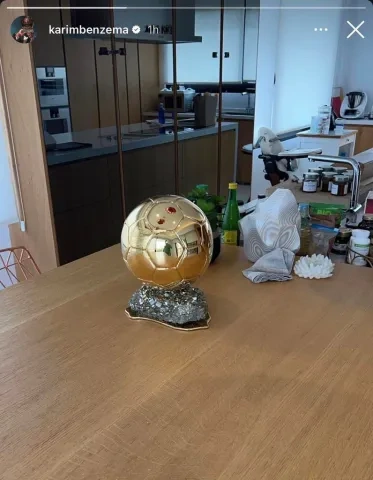 الكرة الذهبية في منزل كريم بنزيما