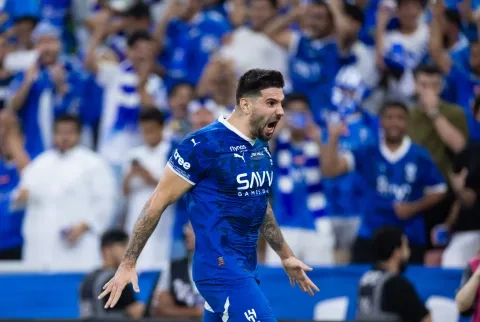 الصربي ألكسندر ميتروفيتش مهاجم نادي الهلال السعودي