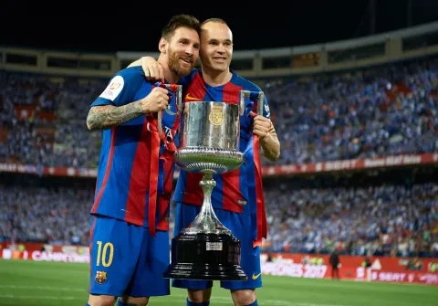 ميسي وإنييستا من أعظم اللاعبين في تاريخ كرة القدم