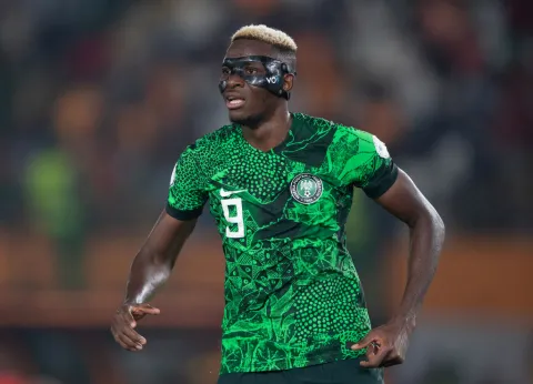 النيجيري فيكتور أوسيمين مطلوب في نادي الهلال السعودي