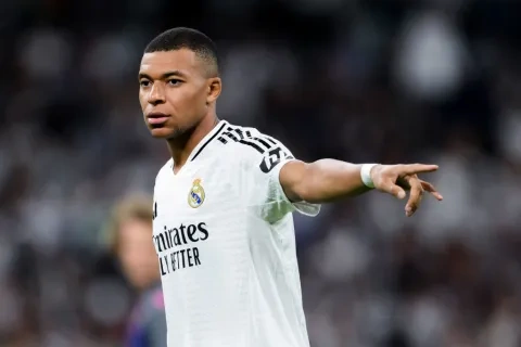 مبابي يستعد للخروج عن صمته