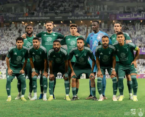 قلبا دفاع الأهلي السعودي تألقا خلال مباراة بوريرام يونايتد التايلاندي في ربع نهائي دوري أبطال آسيا للنخبة
