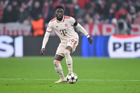 ألفونسو ديفيز على أعتاب تجديد عقده مع بايرن ميونخ