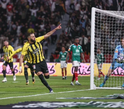 الفرنسي كريم بنزيما مهاجم نادي الاتحاد السعودي