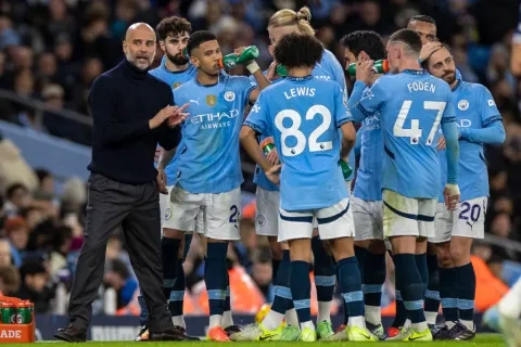 غوارديولا ولاعبي مانشستر سيتي