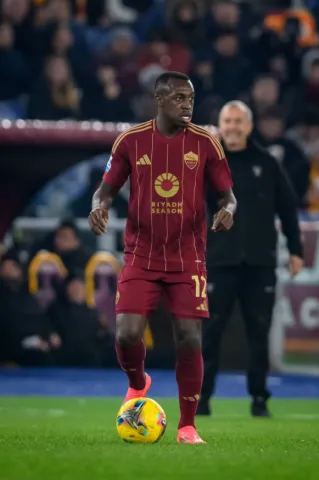 سعود عبد الحميد الظهير الأيمن السعودي ولاعب نادي روما الإيطالي