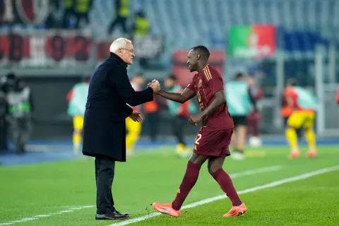 سعود عبد الحميد لاعب روما الإيطالي