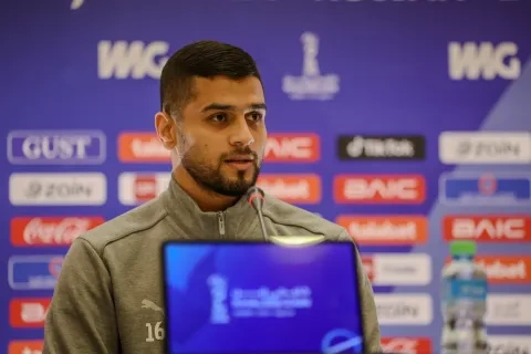 لاعب المنتخب البحريني سيد مهدي