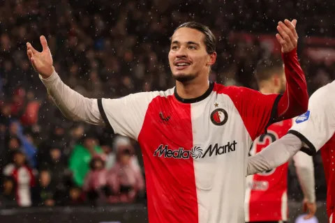 أنيس حاج موسى نجم فينورد الهولندي