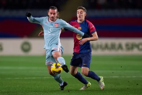 قمة الدوري الإسباني بين برشلونة وأتلتيكو مدريد