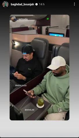 بغداد بونجاح في الطائرة برفقة رئيس جهاز الكرة في نادي الشمال
